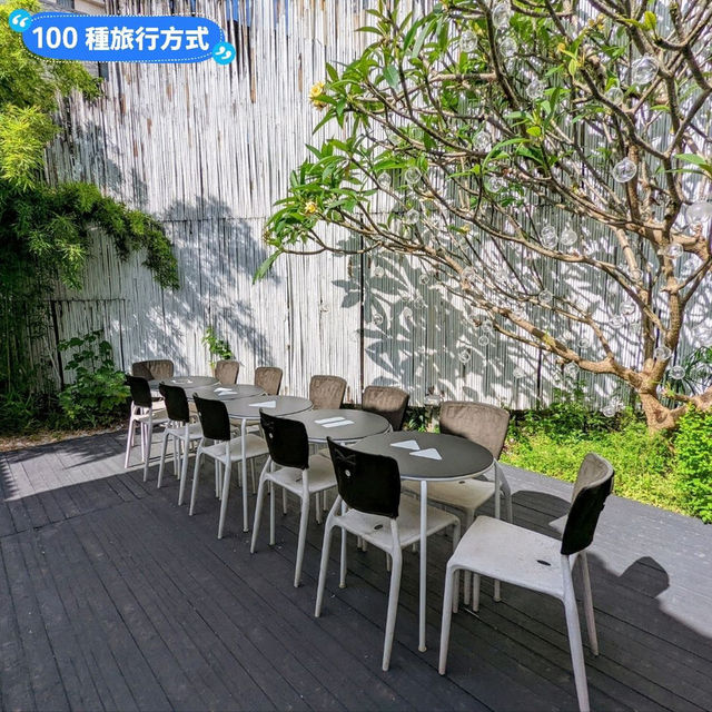 打開白色小屋的紅色大門，台南設計師旅店：8又二分之一