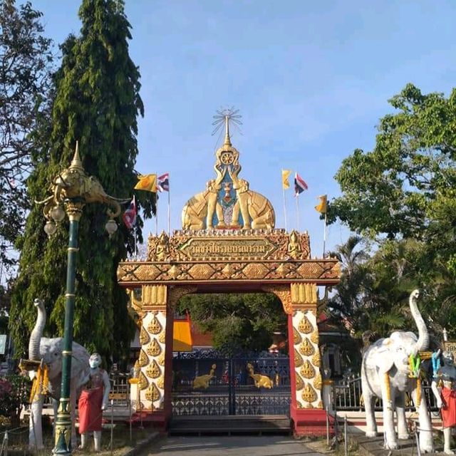 สักการะ🙏หลวงปู่ทวดเหยียบน้ำทะเลจืด