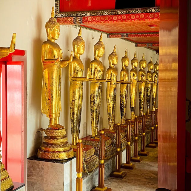 The Splendor of Wat Phra Chetuphon: Bangkok’s Reclining Treasure