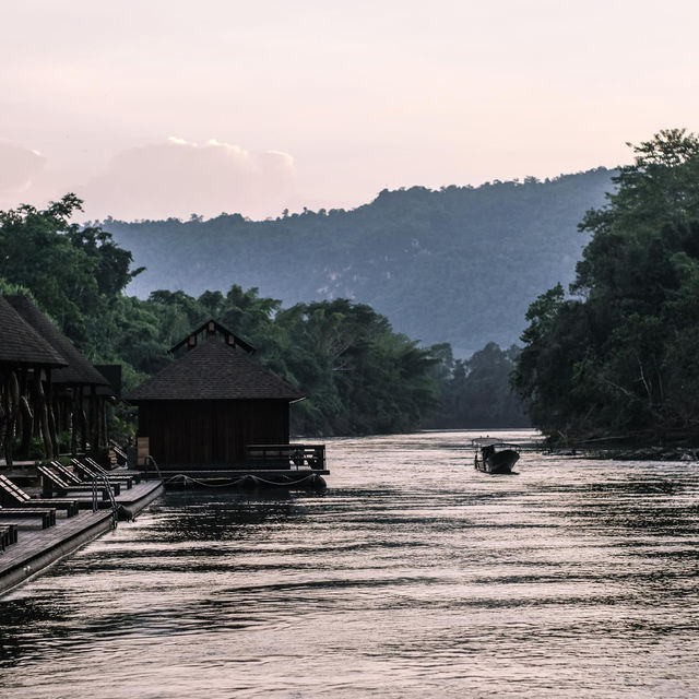 นอนชิลริมน้ำแควที่ไทรโยควิว รีสอร์ท