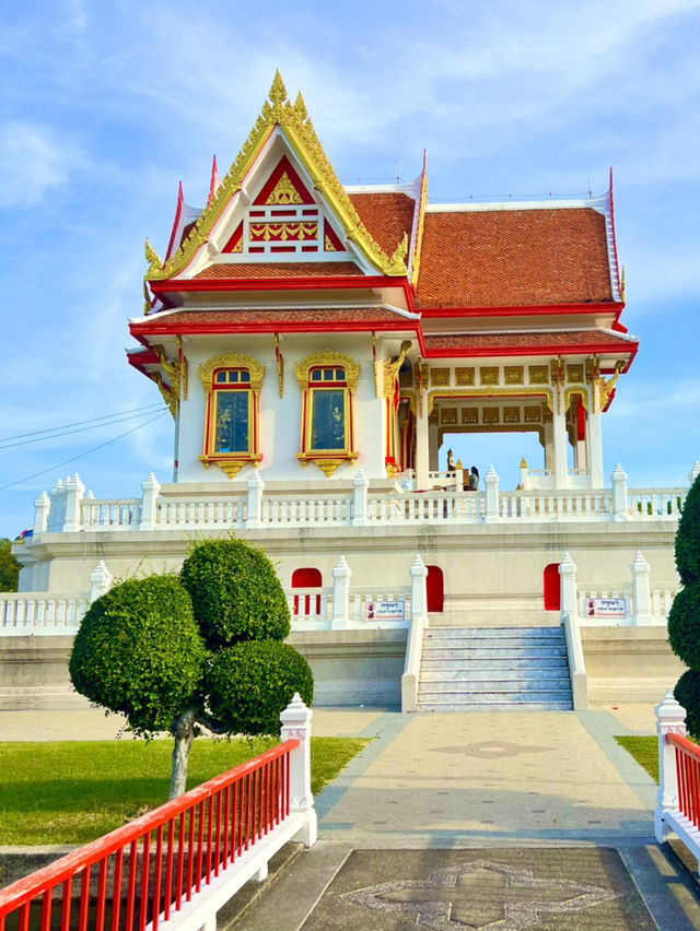 สักการะขอพรหอพระพุทธสิหิงค์ ชลบุรี