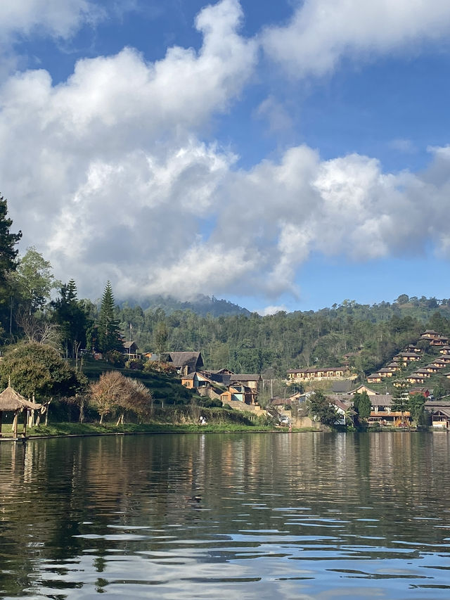 บ้านรักไทย | จ.แม่ฮ่องสอน 🏘️⛰️🏮🛶