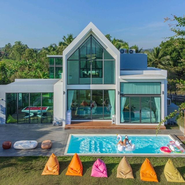 พักผ่อนชมวิวธรรมชาติโอบล้อมด้วยทิวเขาที่เขาใหญ่