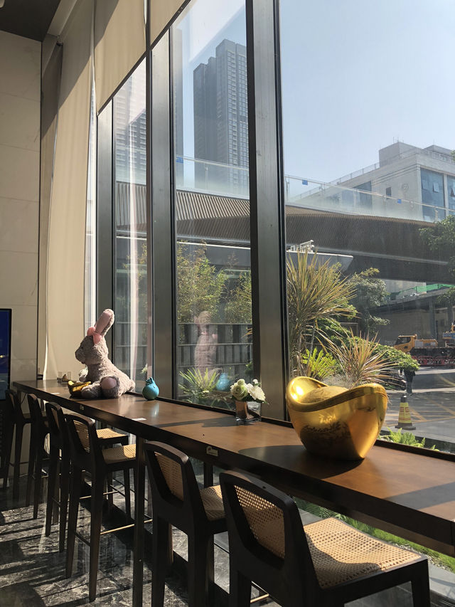 位置很好的酒店🏨附近有文具批發有大型商場
