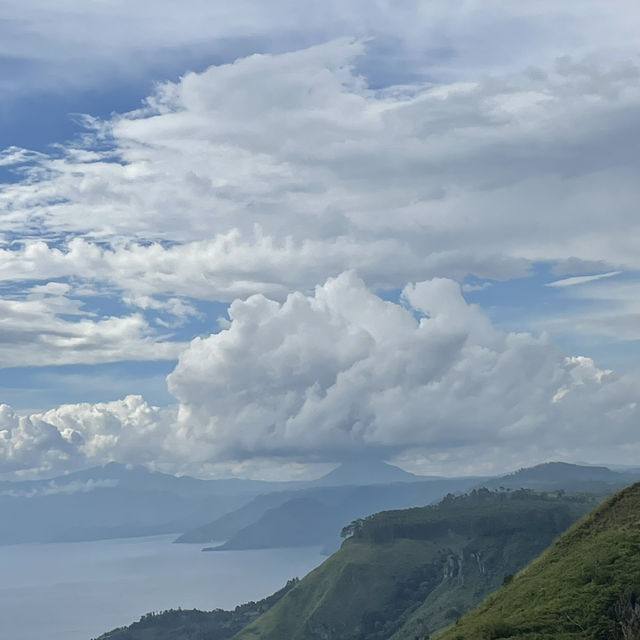 토바 호수 (lake Toba)의 매력에 빠져보세요!