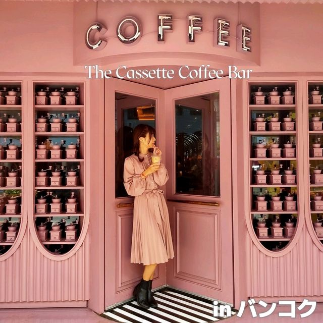 【バンコク】ピンクで可愛い The Cassette Coffee Bar