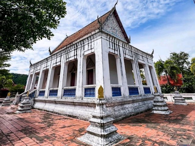 ไหว้พระขอพร ที่เกาะยอ วัดพระนอนแหลมพ้อ