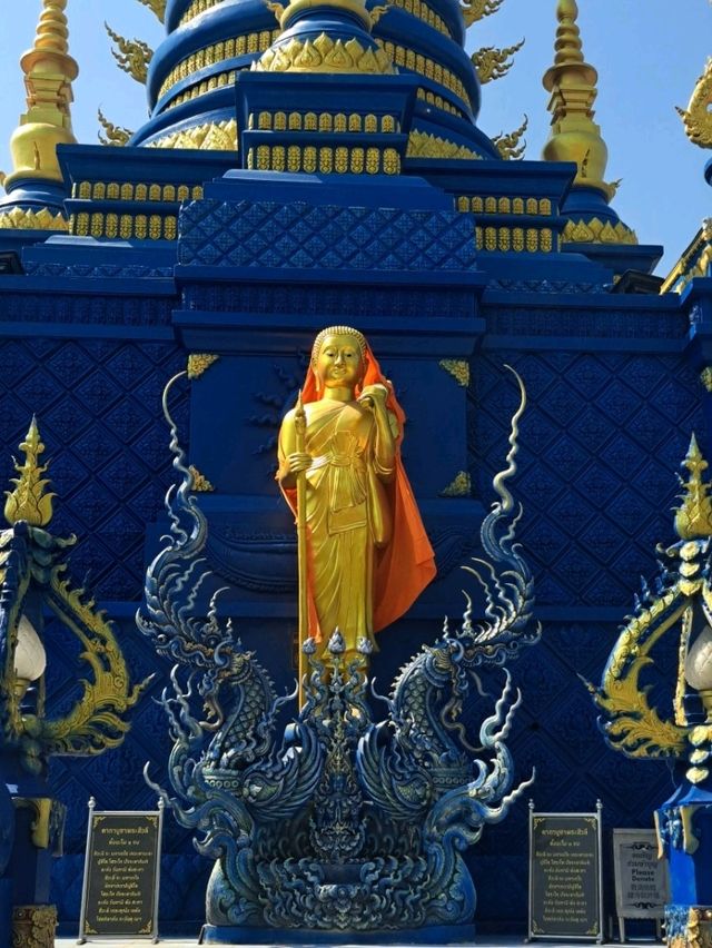 พาเที่ยววัดสีน้ำเงิน
