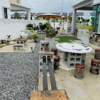 Where Minimalist Meets Cozy – My Family Day at La Vida Café