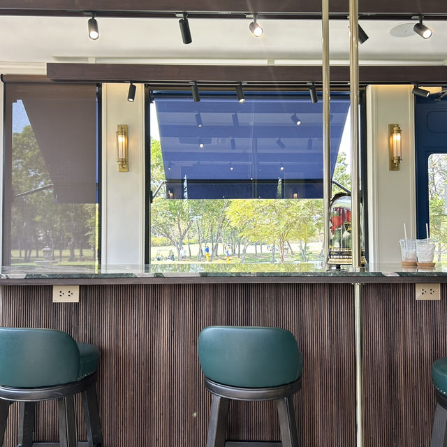 ร้านคาเฟ่ ติดสนามกอล์ฟ บรรยากาศชนะเลิศ
