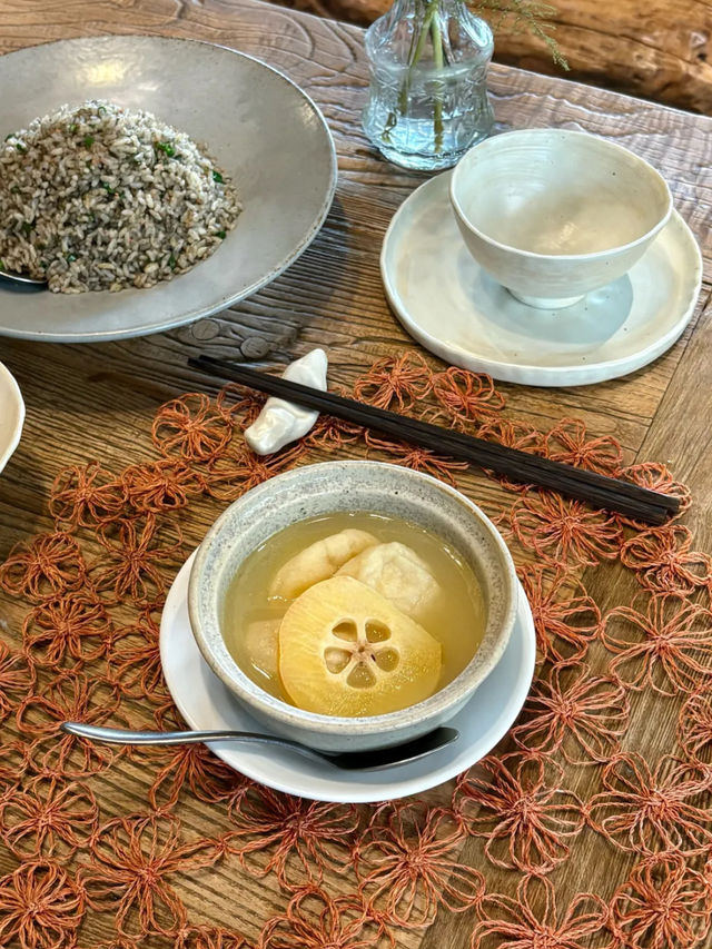 喺深圳食雲南菜 餐廳像極睇展覽