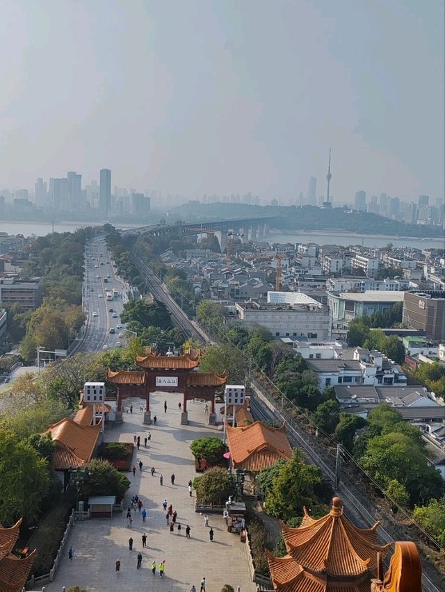 黃鶴樓登高俯瞰長江