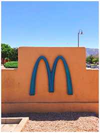 【USA /セドナ】世界にココだけ！青いロゴマークで話題の＊マクドナルド（セドナ店）＊