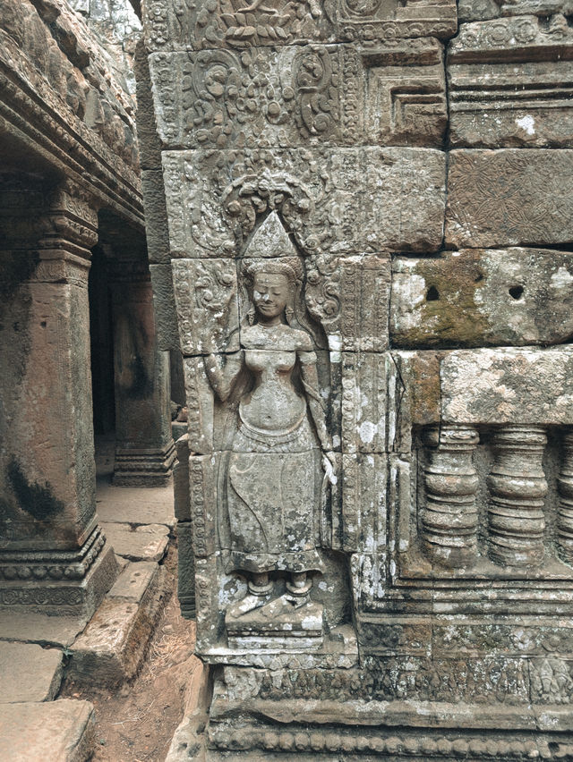 🇰🇭 Bayon: The Temple of Mysterious Stone Faces 🏛 