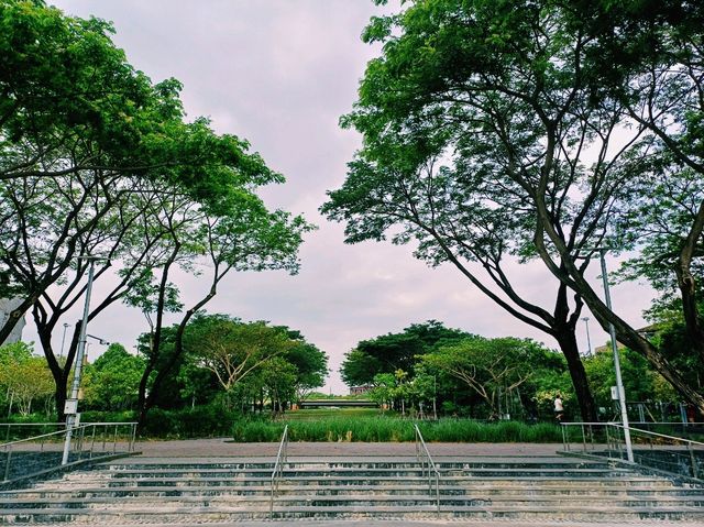 泰國曼谷市中心著名城市綠洲湖泊公園景點：朱拉隆功大學百年世紀公園，歐式園林藝術風格，適合打卡拍照📸親子遊