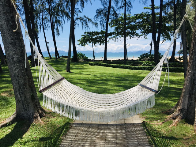 Dusit Thani Krabi Beach Resort ที่พักหรู ติดทะเล