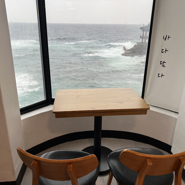 전좌석이 오션뷰인 영금정 근처 바다담다카페