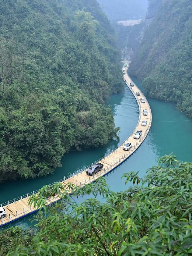 Discover Floatinh Road in Enshi Hubei