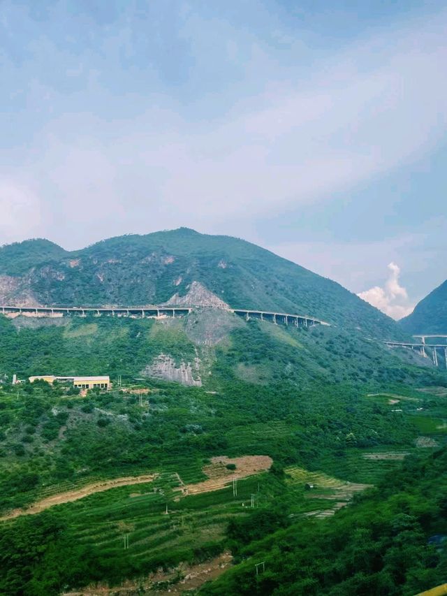 中國雲南怒江著名景點：怒江大橋，適合打卡拍照📸