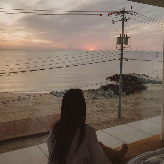 무아 창가에 앉아 맞이한 환상적인 일출