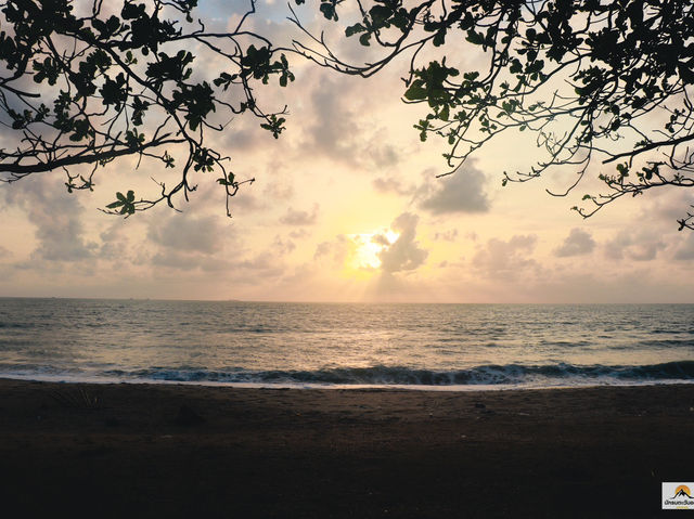 หาดขนอม