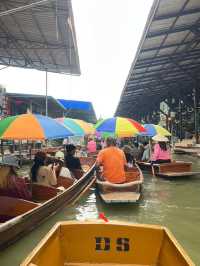 เที่ยว “ตลาดน้ำดำเนินสะดวก” กัน 🛶✨