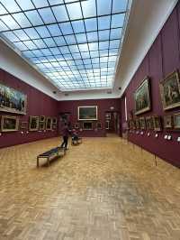 世界最大級の芸術の殿堂。パリ・ルーブル美術館