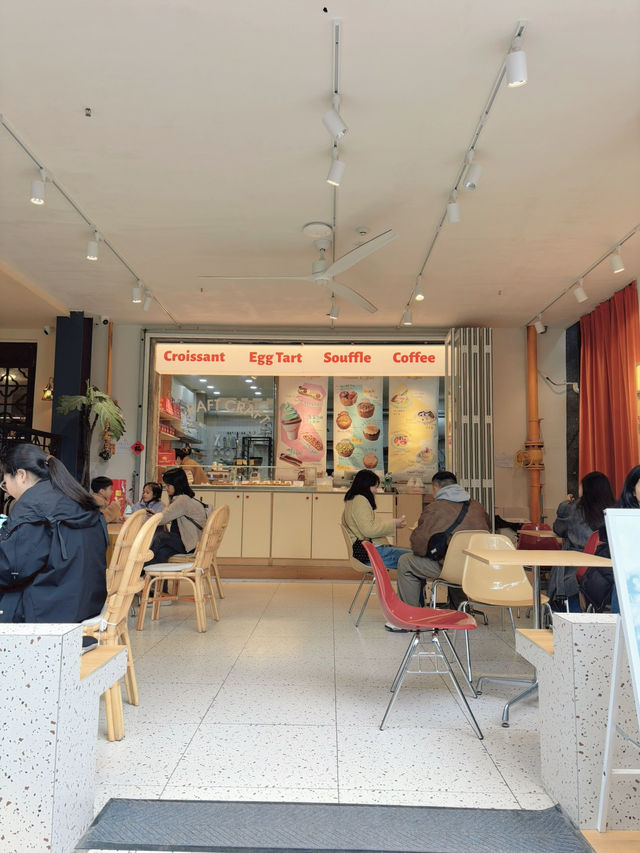 ร้านไอศกรีม ครัวซองค์ อร่อยๆ ที่เฉิงตู