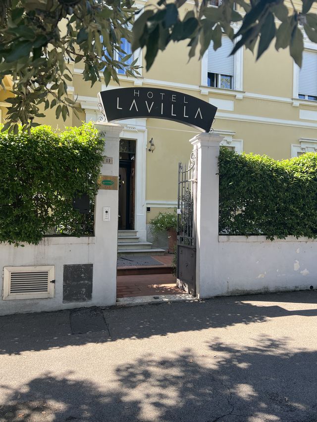 🌿 조용한 시에나 외곽에서의 여유 한 잔 – La Villa di STR 숙박 후기 🍷