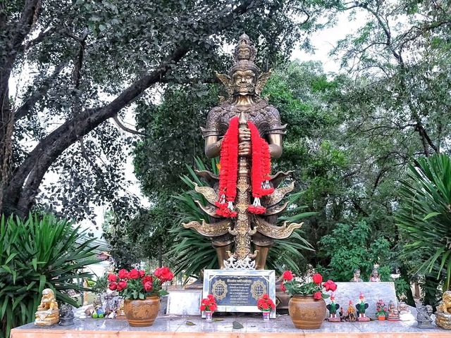 พระแท่นศิลาอาสน์ 🙏🏼สิ่งศักดิ์สิทธิ์เมืองลับแล