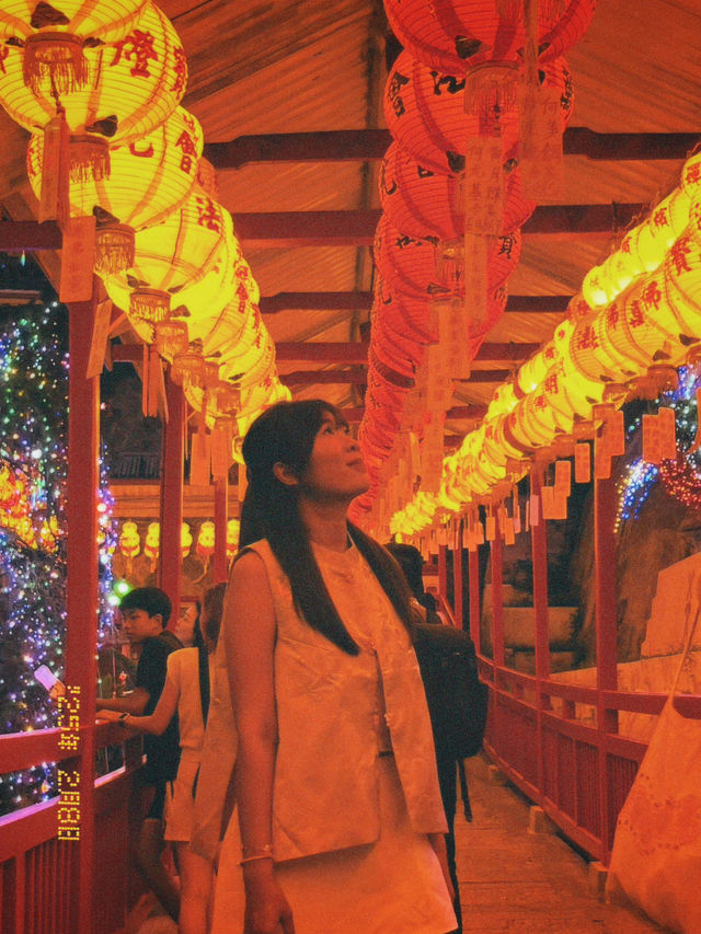 When tradition meets neon magic — Kek Lok Si lights up the New Year like no other!