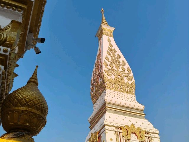 พระธาตุพนม ศาสนสถานศักสิทธิ์แห่งอีสาน