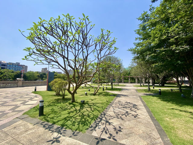 新橋市民廣場✨🏛️ 欣賞建築美學和享受自然風光🏺🌴