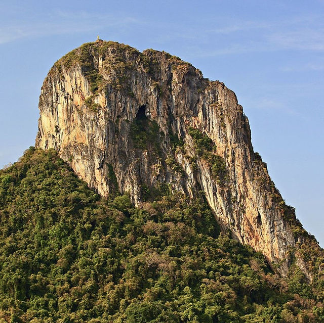 🏞️ Khao Ok Thalu: A Backpacker’s Guide to Phatthalung’s Iconic Mountain with a Hole!