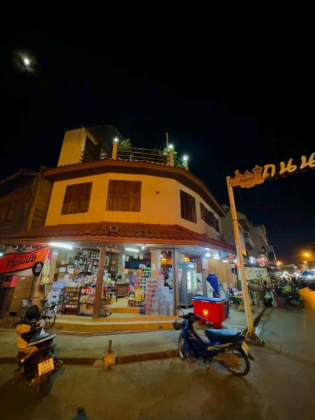Local Charm: Strolling Through Lomsak Town