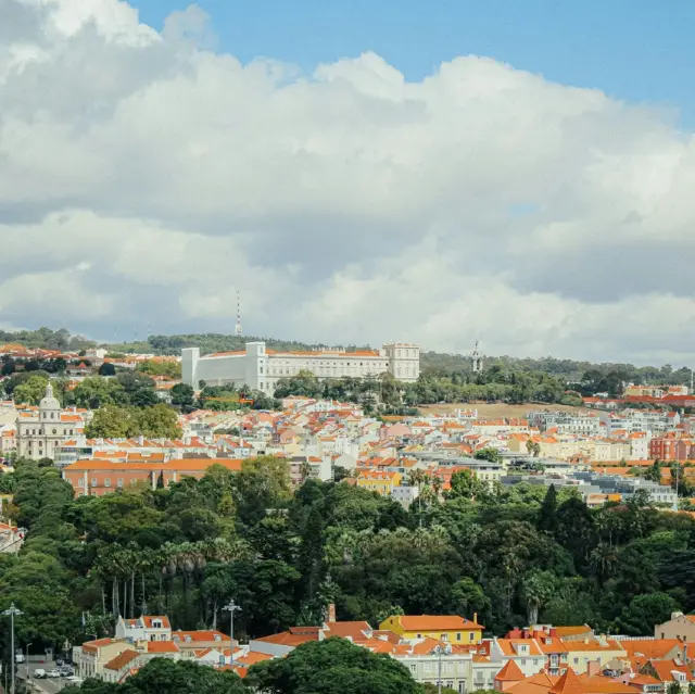 ลิสบอนในฤดูใบไม้ผลิที่เต็มไปด้วยสีสัน