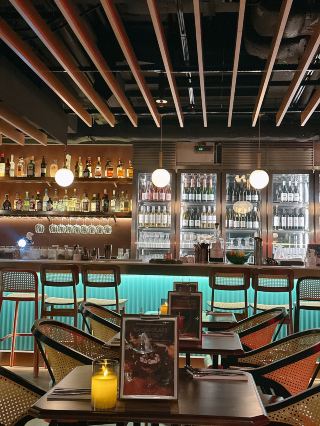 중완에 위치한 낭만적이고 분위기 있는 서양식 스테이크 하우스 Mojo Bistro (중완)
