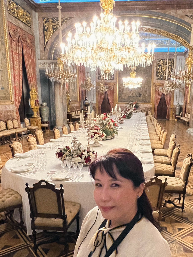Feeling the royalty vibes at the Palacio Real de Madrid 🏰