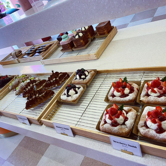 【高陽市】ピンクだらけのアートなカフェ💖