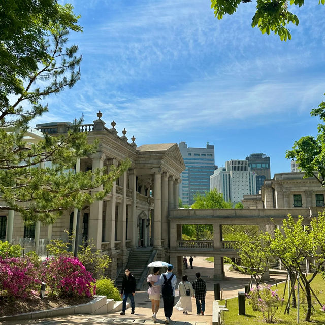 🇰🇷 Deoksugung Palace — A Tranquil Escape Near Myeongdong! 🌸🏯