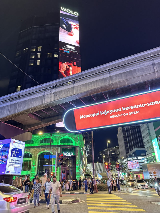 “Khám Phá Kuala Lumpur: Bí Kíp Di Chuyển Miễn Phí Đến Petronas KLCC & Từ Sân Bay Về Khách Sạn”