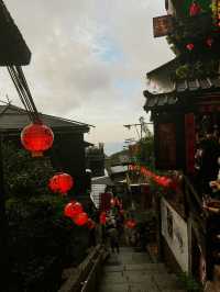 九份老街與附近海景：山城與海的悠閒漫步  