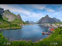  羅浮敦群島主要是以三個大島與周遭小島形成。