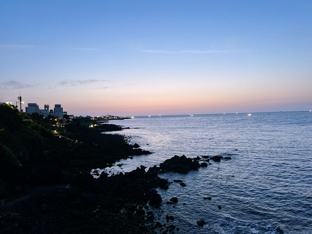🌅 일몰의 운치가 있는 용두암