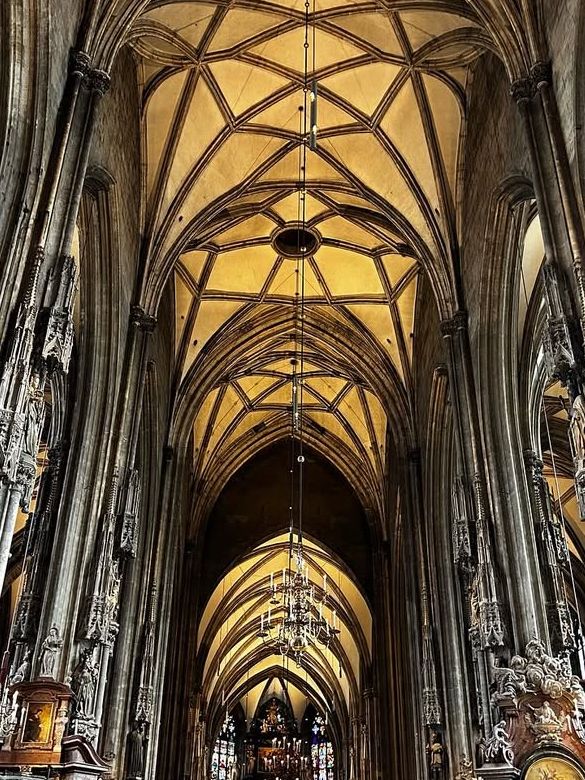 【ウィーン・シュテファン大聖堂】⛪街のシンボルで歴史を感じる