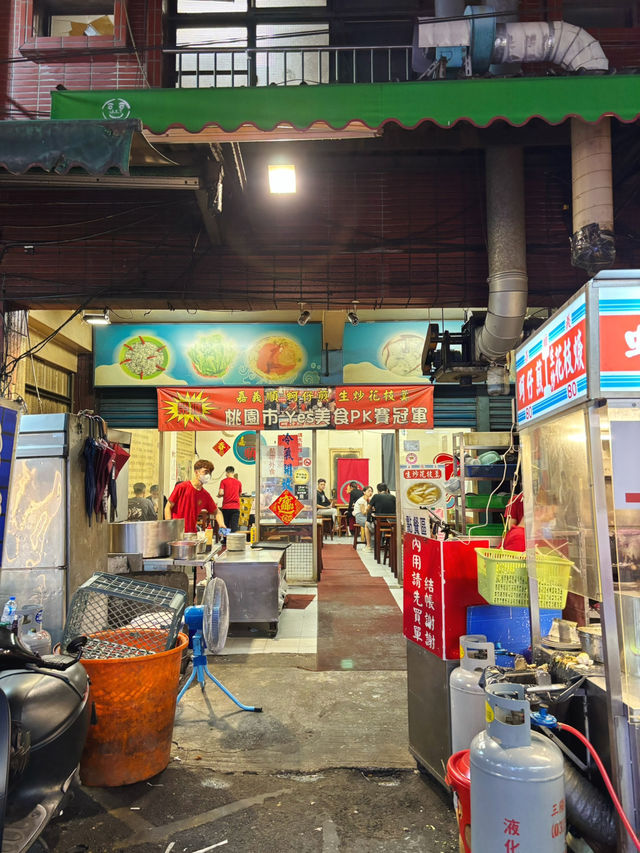 桃園夜市從牛排吃到雪花冰！在地人狂推的夜市美食地圖 🍽️🍧🧋