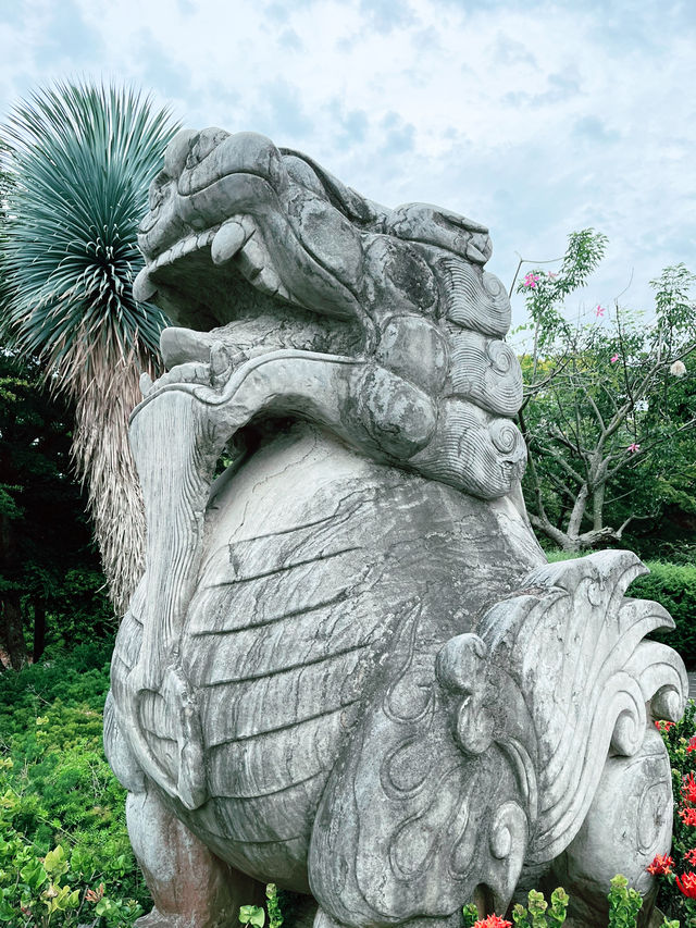 Discover the Beauty of the Cloud Forest Dome and Its Scenic Surroundings 
