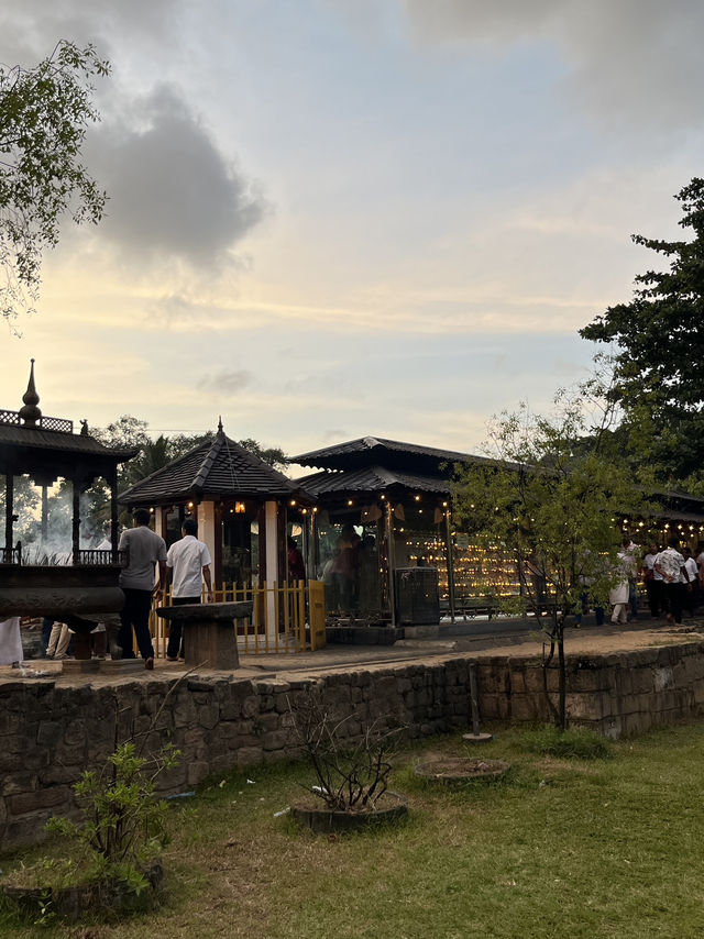 🕊️🇱🇰 Temple of the Sacred Tooth – Sri Lanka’s Holiest Site