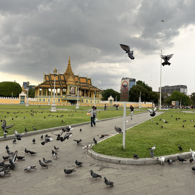 🌇 From Kingdom Roots to River Lights: Royal Palace & Riverside Walk