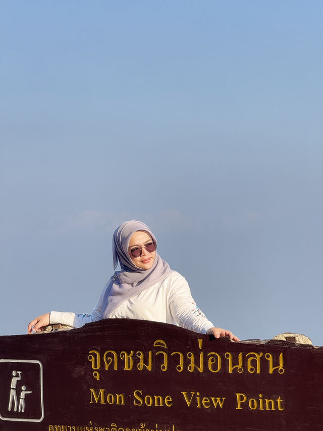 จุดชมวิวม่อนสน ดอยอ่างขาง จังหวัดเชียงให้